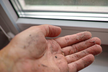 hand with dust