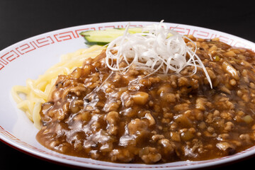 ジャージャー麺