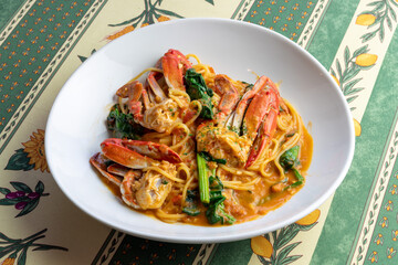 蟹と法蓮草のトマトクリームパスタ