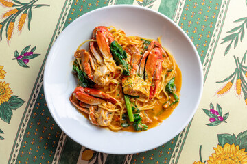 蟹と法蓮草のトマトクリームパスタ