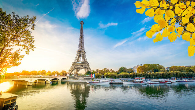 Eiffel Tour Over Seine River