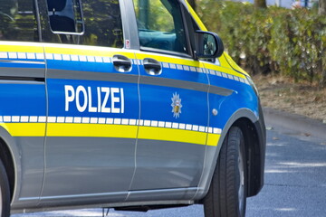 Polizei im Saarland Polizei Polizeibus Sicherheit Polizisten Polizistinnen Verkehrssicherung...