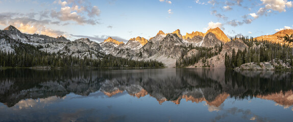 Alice Lake Sunrise Panorama in the Sawtooth Mountain Range of Idaho  - obrazy, fototapety, plakaty