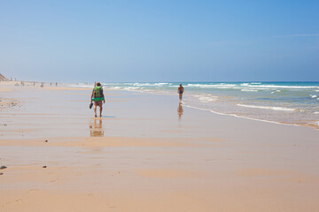 Fototapeta na wymiar Hiker on the Malhao beach - Portugal