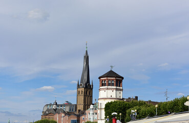 Lambertuskirche und Schiffsfahrtmuseum in Düsseldorf, Deutschland
