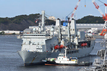 Royal Navy RFA Fort Victoria (A387), Fort Victoria-class replenishment oiler entering the Yokosuka Port.