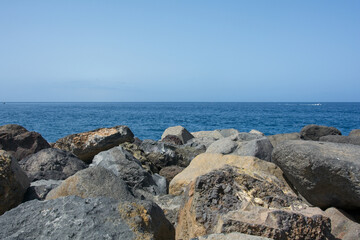 Fototapeta na wymiar Big stones in front of the open sea