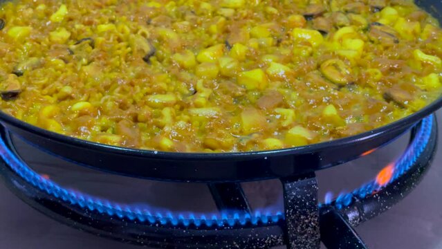 Proyecto sin título(Slow Motion 60fps to 24fps) Cooking a typical Valencian Fideua, with cuttlefish, mussels and homemade fish broth.