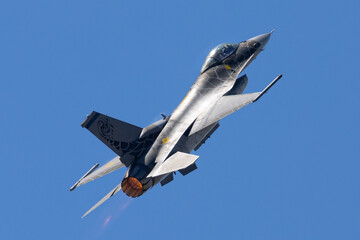 Top view of a F-16 Fighting Falcon fighter plane