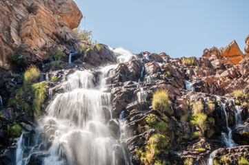 Fototapeta na wymiar AS belas cachoeiras do interior de Minas Gerais para a prática do banho e da imersção na natureza 