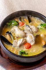 牡蠣＆ムール貝＆ホタテの貝づくし石焼スープスパ