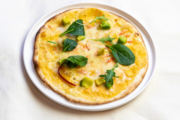 桜海老とアボカドのクリームピッツァ