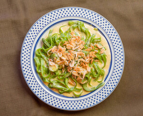 桜海老と芽キャベツの濃厚クリームソース・ほうれん草のフェットチーネ