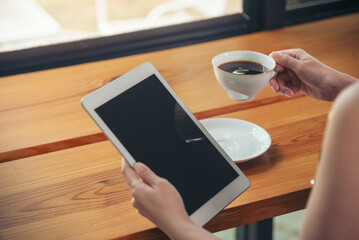 Obraz premium Asian woman using digital tablet shopping online, call, texting message internet technology lifestyle with smiling face. Asian woman touch smart tablet focus on hands using mobile app home office.
