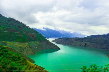 Obraz premium lake and mountains