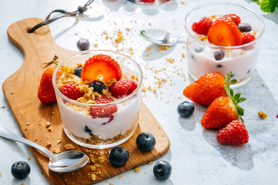 Strawberries and berries served with fresh yogurt