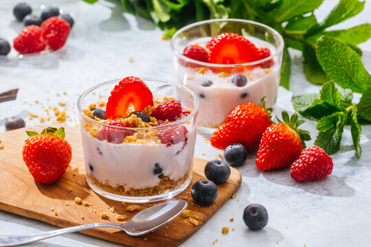 Strawberries and berries served with fresh yogurt