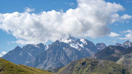Naklejka premium Cloudy weather in the autumn mountains