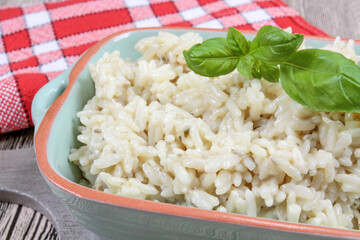 gros plan sur un plat de risotto