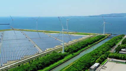 再生可能エネルギー　風車と太陽光発電所