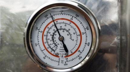 Pressure gauge for measurment refrigerant High pressure. scale of pressure analizer gauge for monitoring pressure.