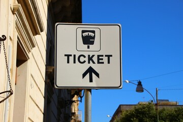 Italy: Road signal (Hourly ticket dispenser).