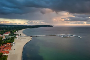 Photo sur Plexiglas La Baltique, Sopot, Pologne Cloudy sunrise on the beach of Baltic Sea in Sopot, Poland