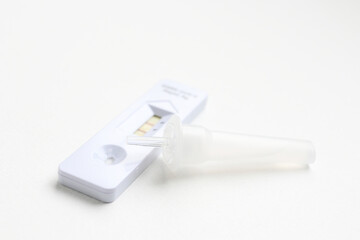 抗原検査キッド　陰性・陽性　濃厚接触者の新型コロナ検査