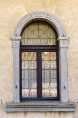 Fototapeta na wymiar Window of historic palace at Malcesine, Garda lake