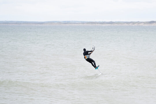 A hydrofoil board allows to completely exit the water and frees the rider from impact of surface conditions
