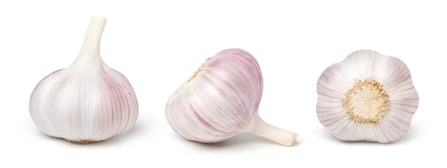 Photo sur Plexiglas Légumes frais Isolated garlic. Raw garlic isolated on white background, cut out