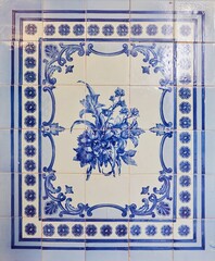 Obraz premium Elegant historical ceramic tiles on the floor and walls of the building. Architectural elements for interior decoration.