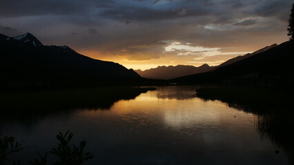 Fototapeta premium Sunset Beauty Creek, Icefield Parkway, Canada