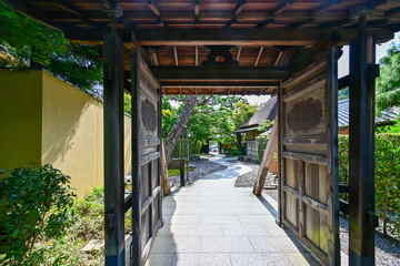 Fototapeta na wymiar お寺の門　【日本風景】