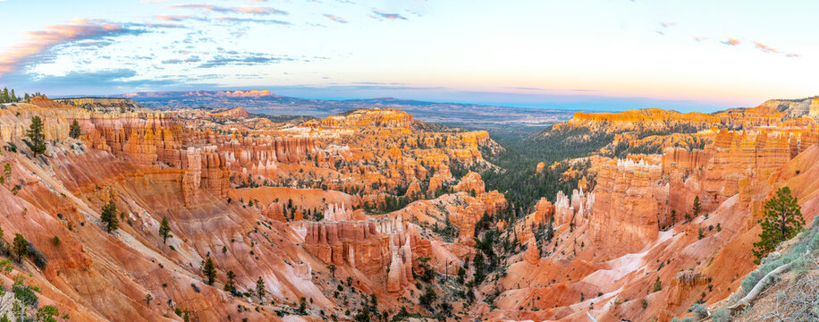 scenic view to the hoodoos in the Bryce Canyon national Park, Utah, - Powered by Adobe