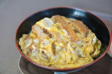 カツ丼　食事