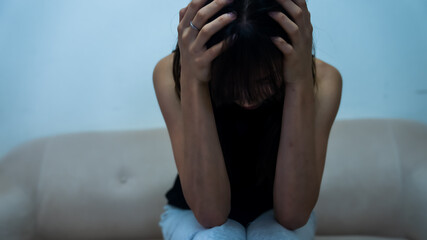 体調がすぐれない女性