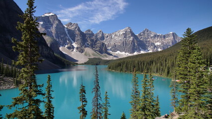 Fototapeta na wymiar Moraine Lake, Alberta, Banff, Canada