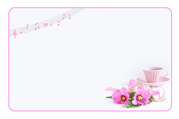 ピンクの美しい芙蓉の花のブーケとコーヒーの音楽フレーム（白バック）