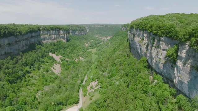 DRONE VALLEY DE BEAUM LES MESSIEURS