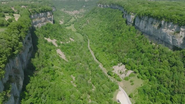 DRONE VALLEY DE BEAUM LES MESSIEURS