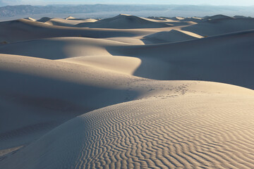  Sand dunes  in California