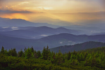 Obraz na płótnie Canvas Beautiful evening and sunset in the Ukrainian Carpathians