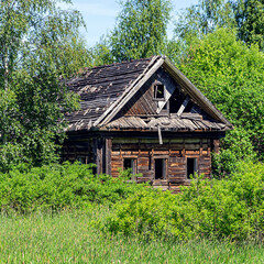 Fototapeta na wymiar destroyed village house, Russia