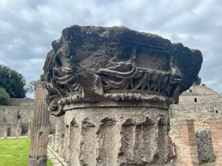 Alte Säule in Pompeji