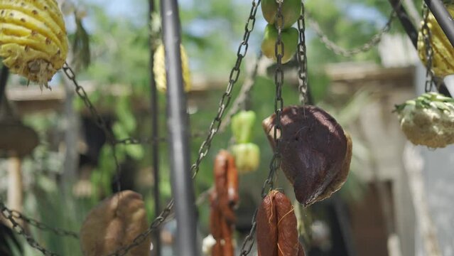 Asado carnes colgando fogon 