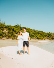 Fototapeta premium Couple walking on the beach. Exuma, Bahamas