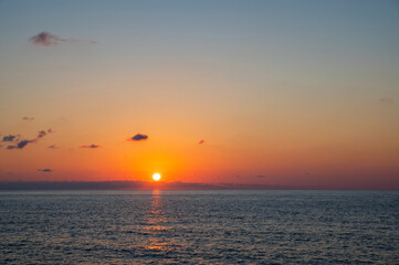 Fototapeta na wymiar Beautiful sunset over the sea. Romantic seascape