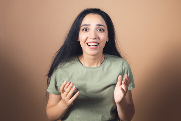 Obraz premium Surprised happy beautiful woman