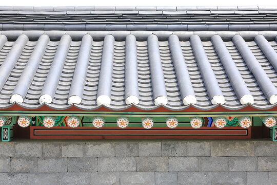 Traditional and old tile-patterned architecture in Korea © Zorba